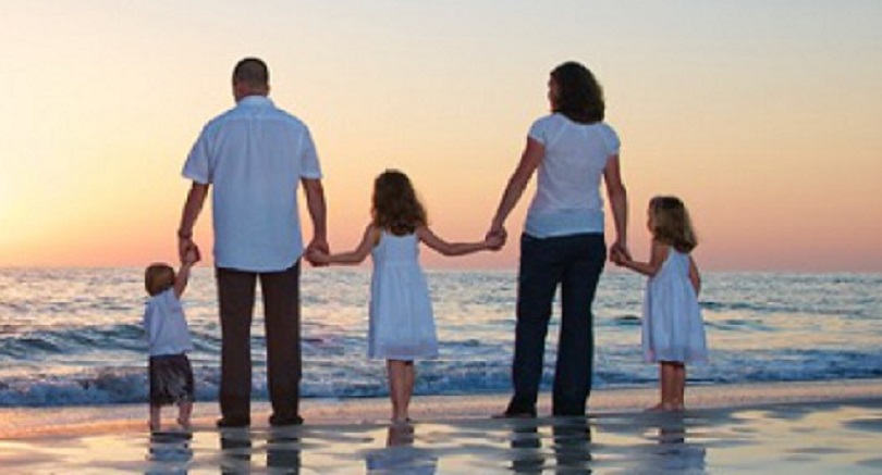 Τρίτεκνοι: Οι αλλαγές που θα ισχύσουν από το 2025 – Πού εξισώνονται με τους πολύτεκνους